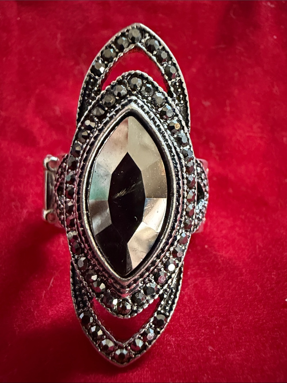 Vintage-Inspired Black Reflective Marquise Crystal Statement Ring (J0296)